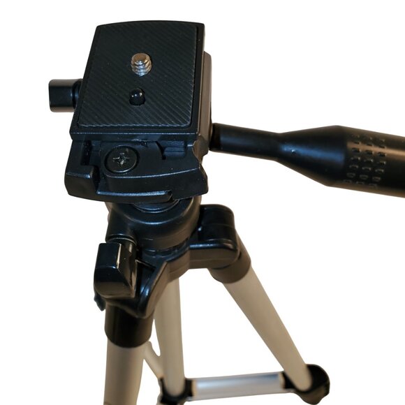 Neewer Lightweight Tripod Adjustable from 15.5"-47.5" with Carrying Case - Picture 4 of 7